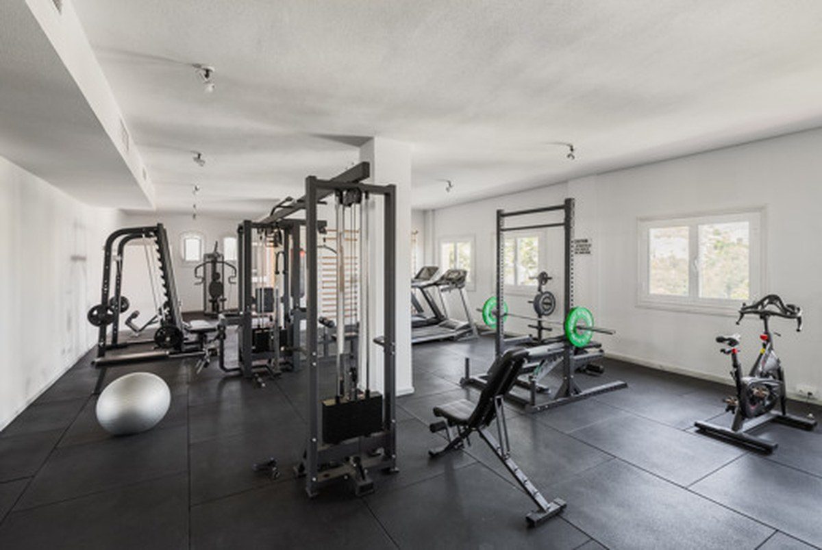 Reforma de gimnasio en Nueva Andalucía — Les Belvederes