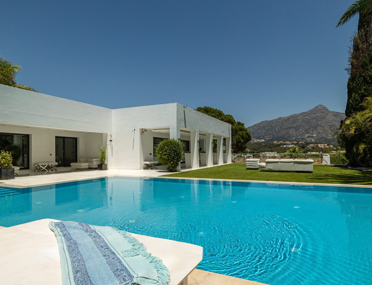 Reforma de villa en Nueva Andalucía — Villa Las Brisas